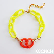 Load image into Gallery viewer, Chunky chain ONCH Pretzel necklaces